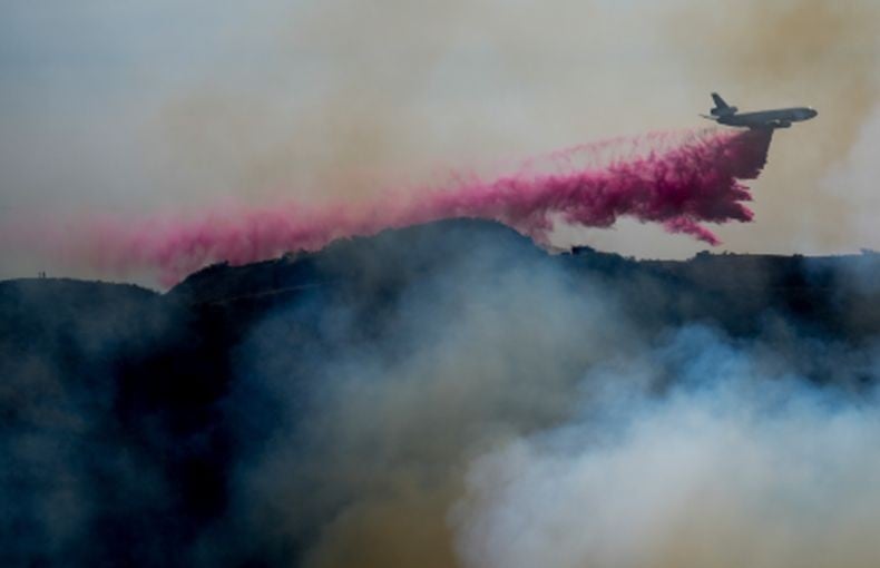 Heboh Bubuk Pink Digunakan untuk Padamkan Kebakaran Dahsyat Los Angeles, Apa Itu?